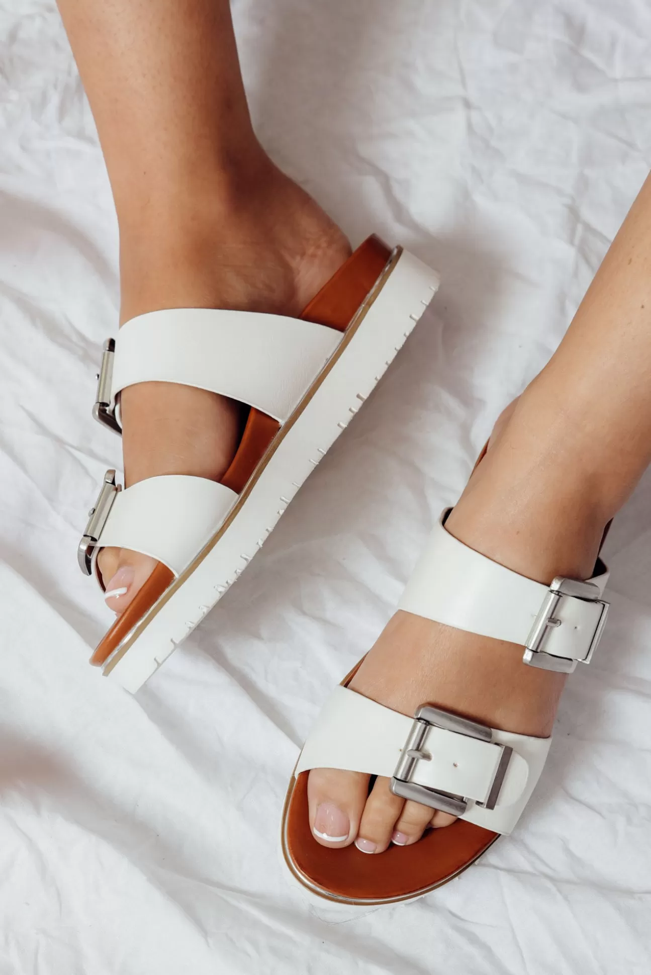 Los Cabos Cayla White Buckle Platform Slide New